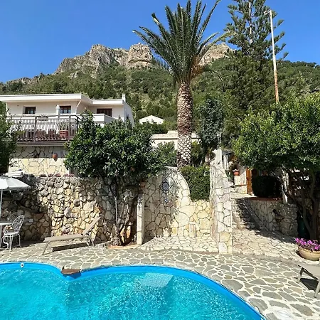 Spacious In With Swimming Pool Villa *